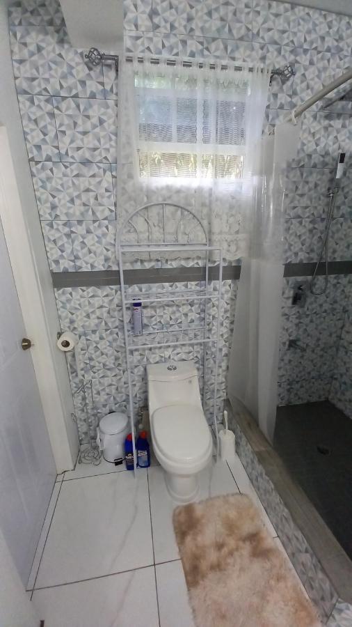 Cozy Vacation Retreat With Free Parking Apartment Roseau Exterior photo